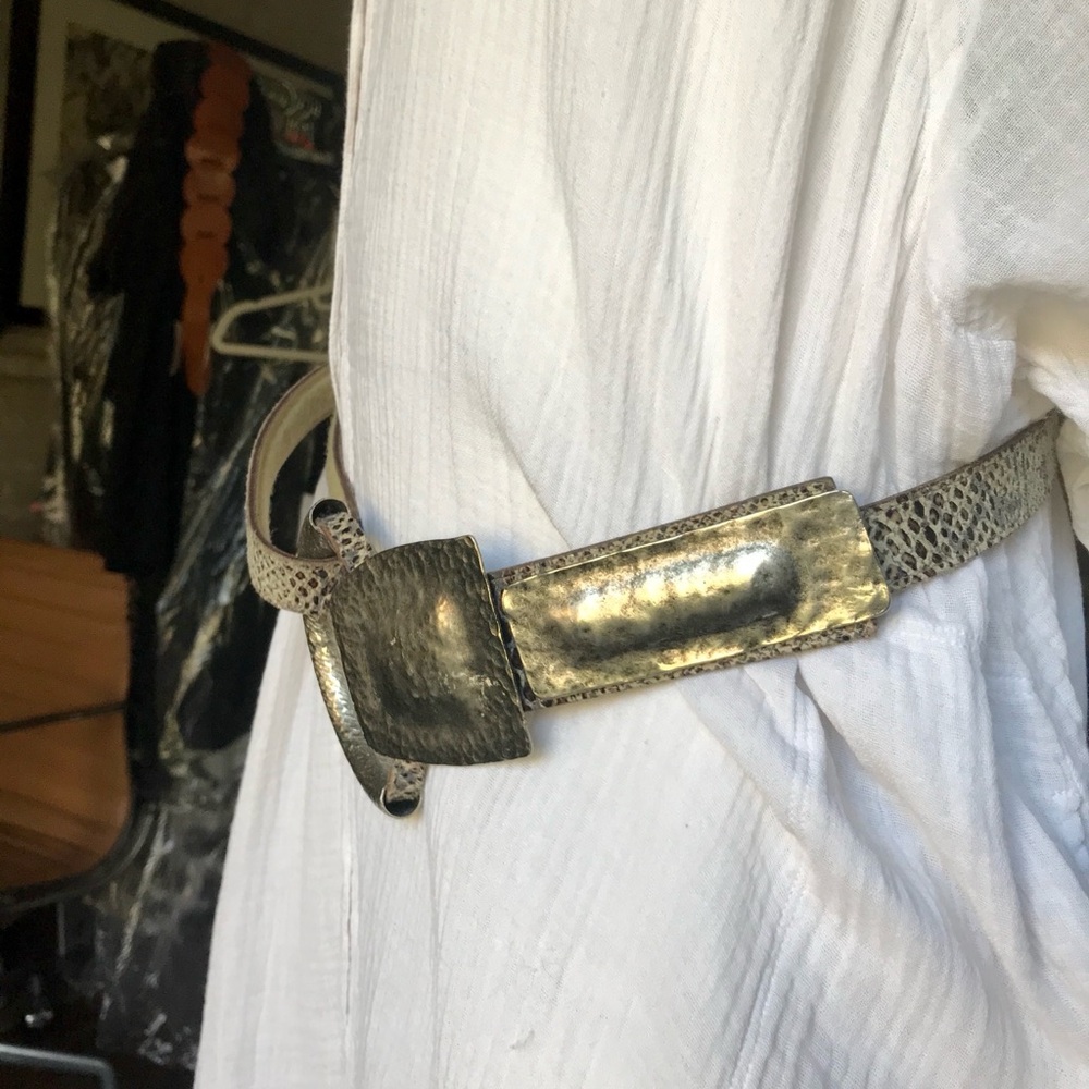 Snakeskin “like” leather belt w/ silver metal “buckle”. Art piece - Picture 5 of 8